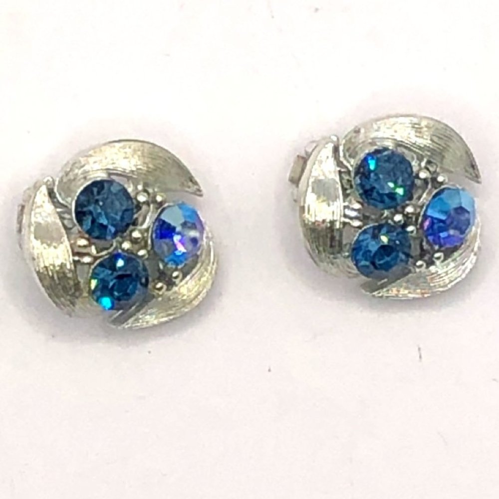 Vintage Lisner blue rhinestone silver tone clip on earrings